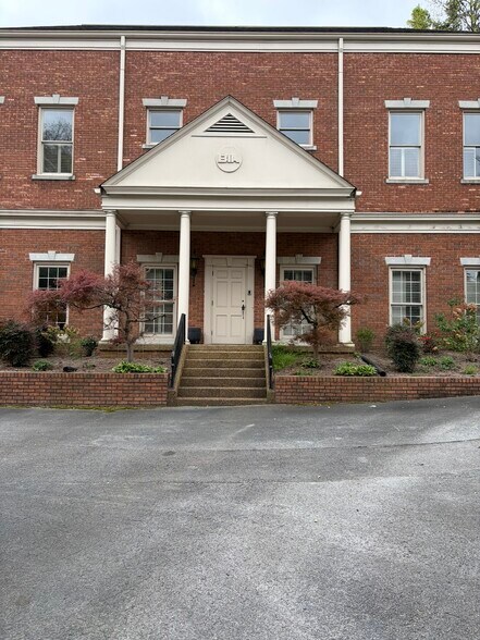 More Photos Of 823 Chickamauga Ave, Rossville Office For Lease
