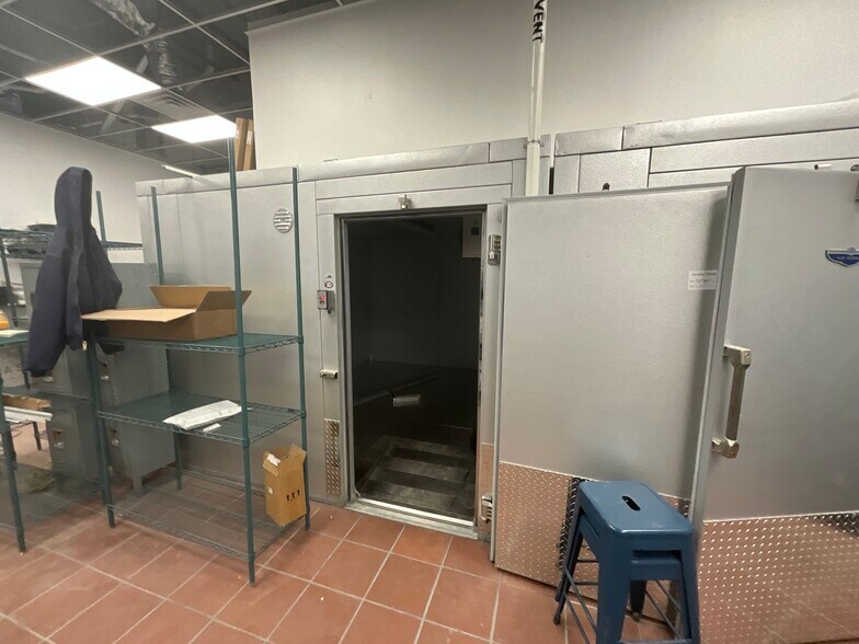 More Photos Of 5951-5953 Halpine Rd, Rockville Warehouse For Lease