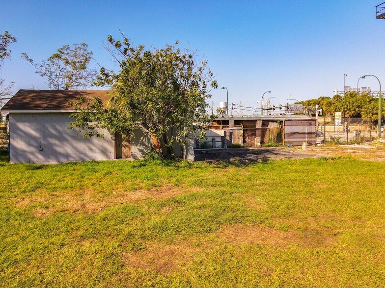 More Photos Of 707 S Orange Blossom Trl, Orlando Storefront For Sale