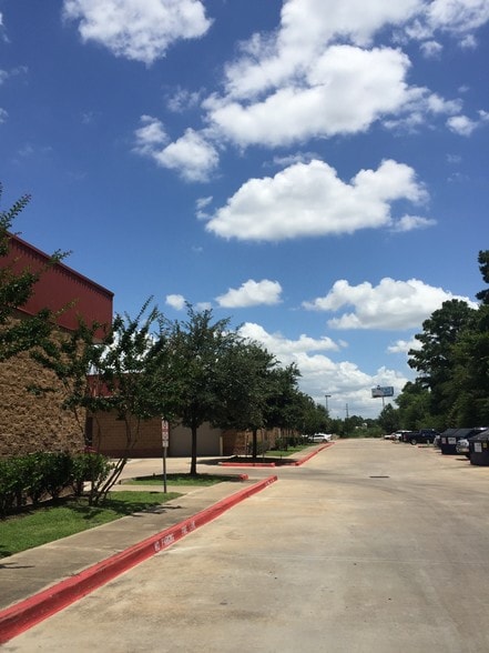 More Photos Of 10541 FM 1960 Rd W, Houston Warehouse For Sale