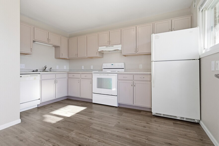 More Photos Of 2770-3030 E Edgerton Ave, Cudahy Apartments For Sale