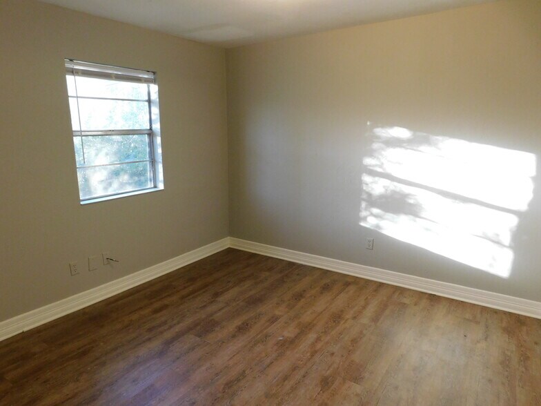 More Photos Of 703 E Center St, White Oak Apartments For Sale