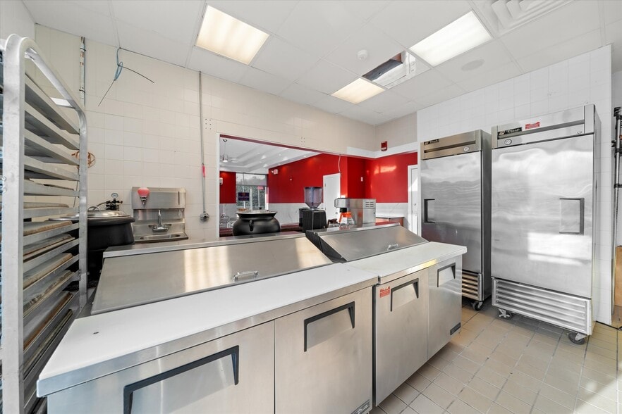 More Photos Of 2401 Pennsylvania Ave, Wilmington Apartments For Sale