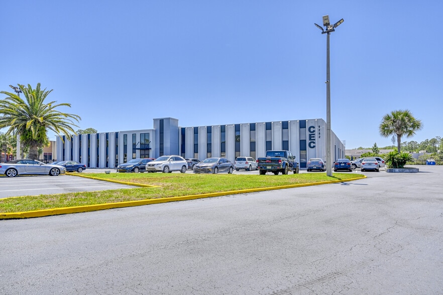 More Photos Of 8282 Western Way Cir, Jacksonville Warehouse For Lease