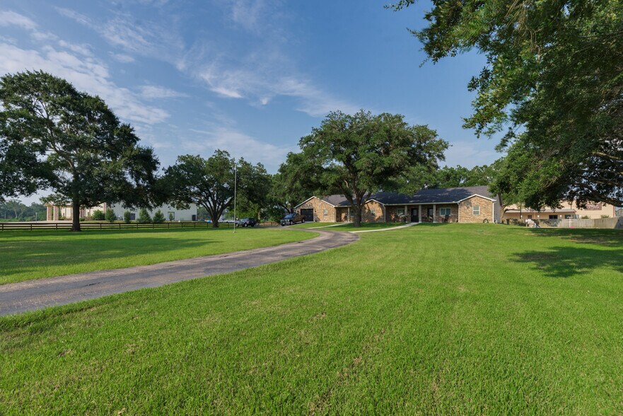 Primary Photo Of 16610 Mueschke Rd, Cypress Office Residential For Lease