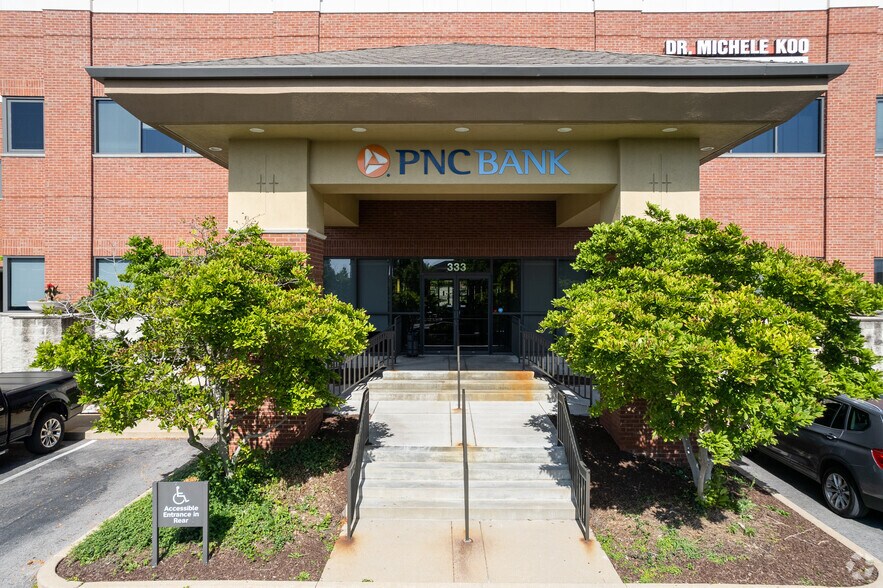 More Photos Of 333 S Kirkwood Rd, Kirkwood Medical For Lease