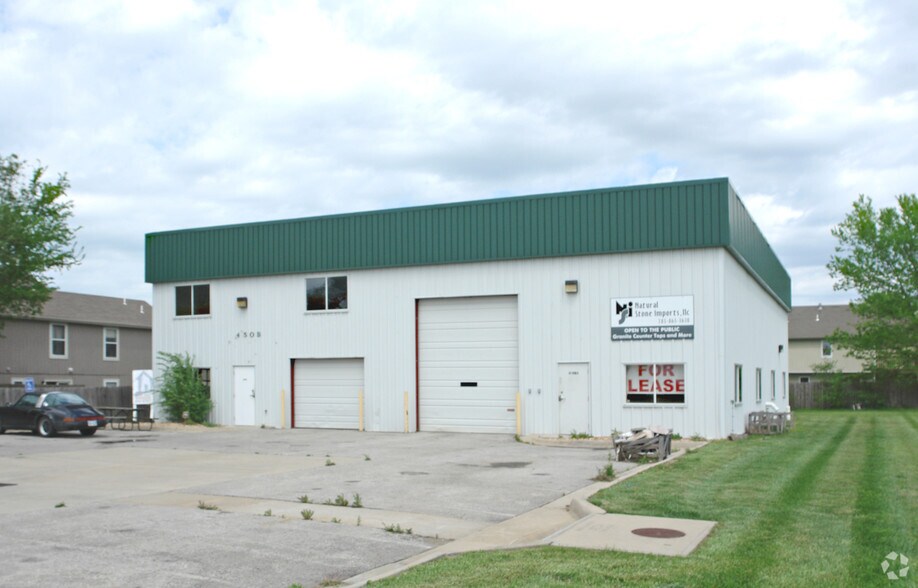 More Photos Of 450 N Iowa St, Lawrence Warehouse For Sale