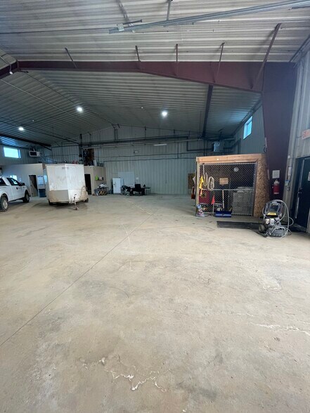 More Photos Of 145 MacMillan Rd, Fort McMurray Flex For Lease