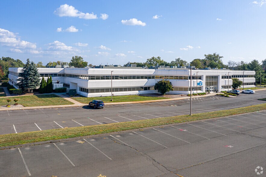 More Photos Of 80 Lamberton Rd, Windsor Office For Lease