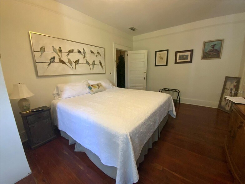More Photos Of 606 E Oak St, Arcadia Hospitality For Sale