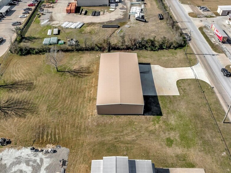 More Photos Of 1807 Webber Lufkin TX 75904 st, Lufkin Warehouse For Lease