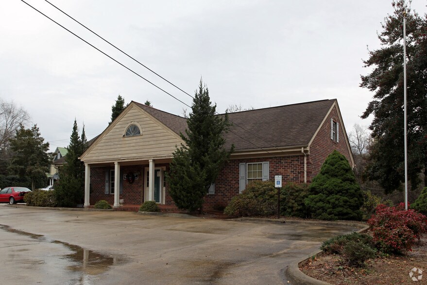 More Photos Of 300 S Main St, Mocksville Medical For Sale