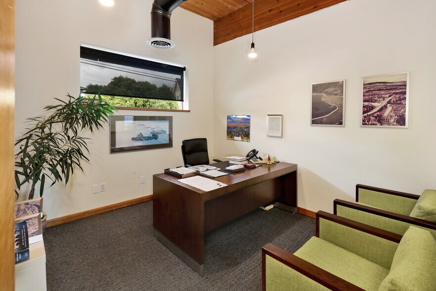 More Photos Of 1215 W Holly St, Bellingham Office For Sale