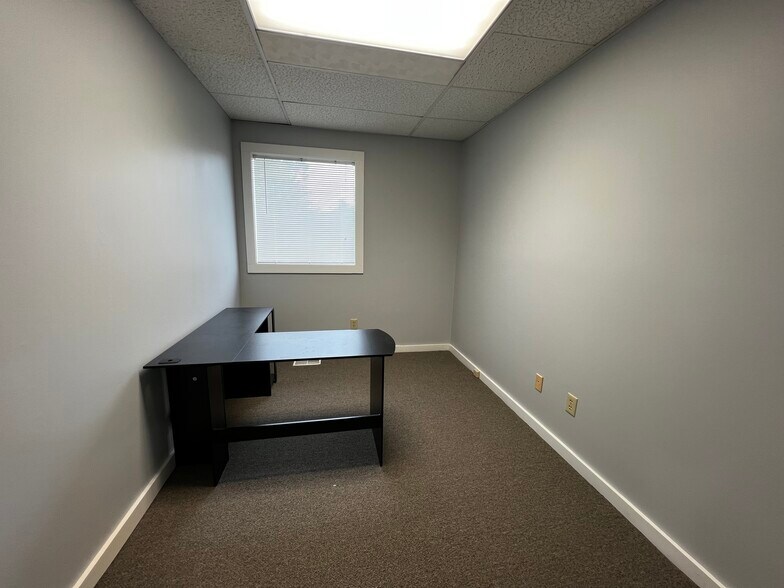 More Photos Of 1000 Ohio Pike, Cincinnati Office For Lease
