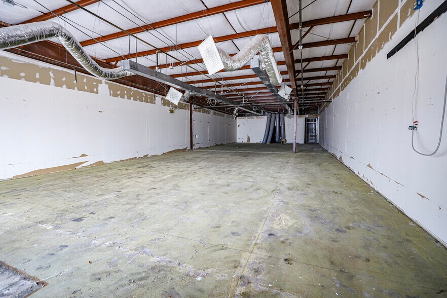 More Photos Of , Eddyville General Retail For Sale