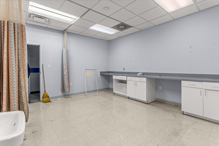 More Photos Of 18917 Joy Rd, Detroit Medical For Sale