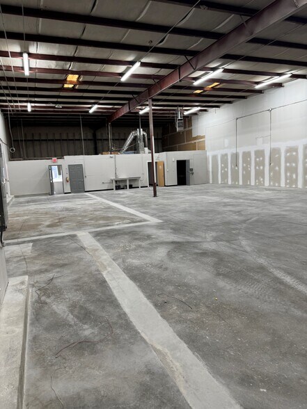 More Photos Of 399 Lively Ave, Norcross Warehouse For Lease