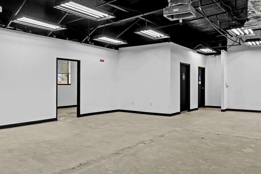 More Photos Of 9036 Winnetka Ave, Northridge Loft Creative Space For Lease