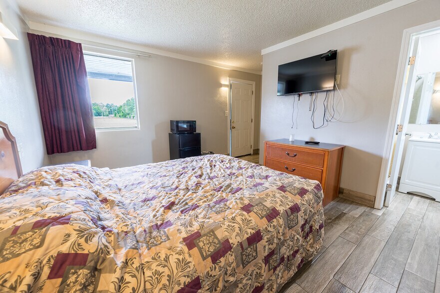 More Photos Of 1757 N Temple Ave, Starke Hotel For Sale