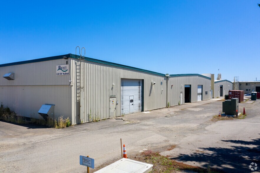More Photos Of 630 SW Walnut St, Hillsboro Warehouse For Sale