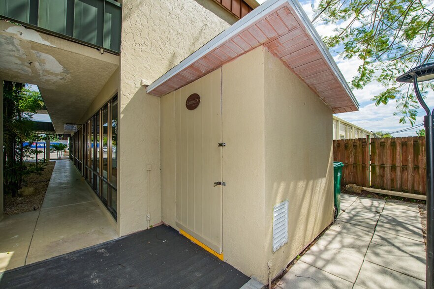 More Photos Of 2595 Tamiami Trl, Port Charlotte Apartments For Lease