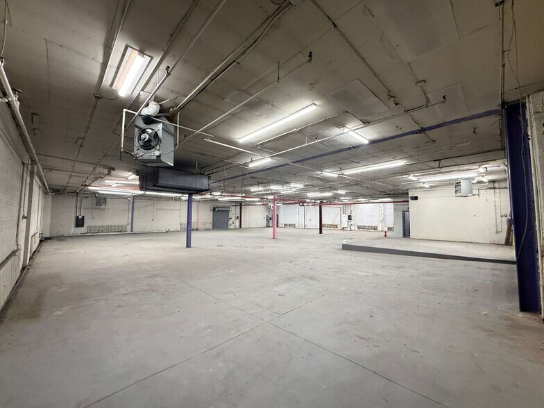 More Photos Of 3240-40 43rd Ave, Long Island City Warehouse For Lease