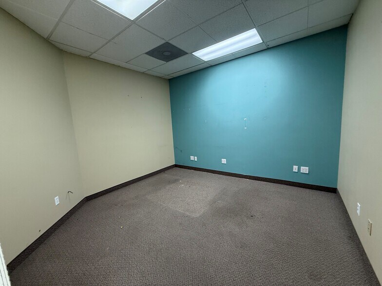 More Photos Of 1413 Bailey Dr, Hanford Office For Lease