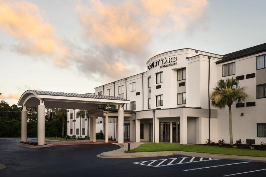 Primary Photo Of 580 Millennium Blvd, Brunswick Hotel For Sale