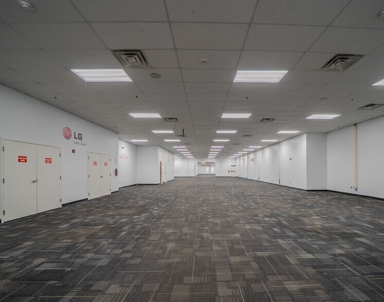 More Photos Of 55 Woodridge Dr, Amherst Manufacturing For Lease