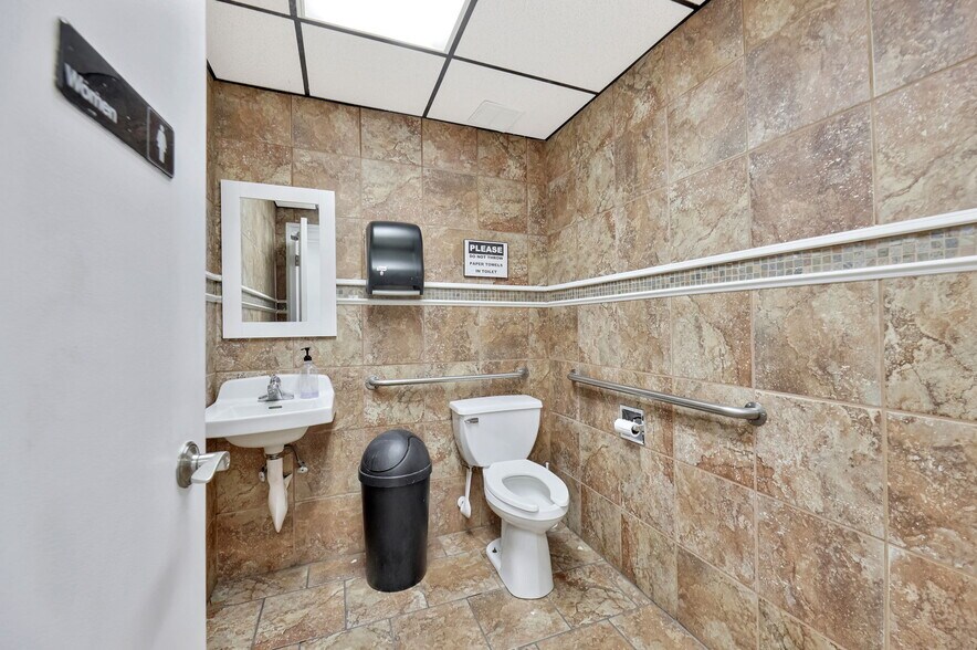 More Photos Of 11209 W Kellogg, Wichita Auto Dealership For Sale