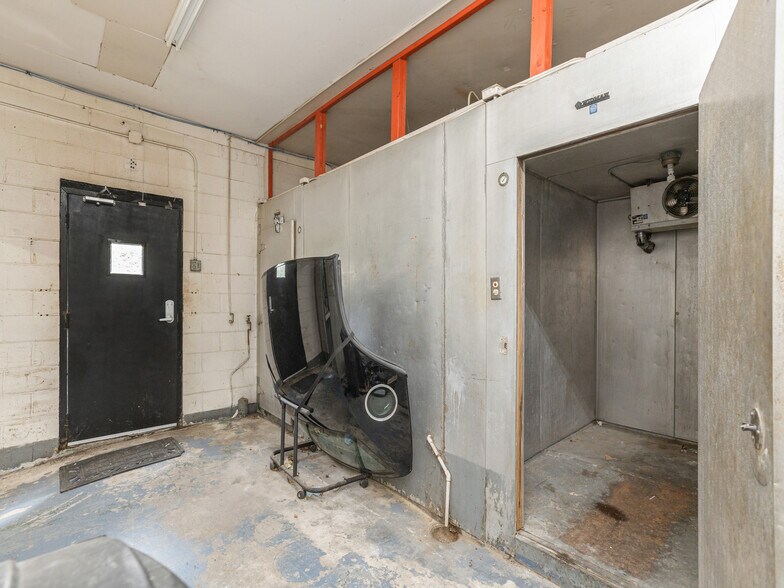 More Photos Of 579 Tunnel Rd, Asheville Freestanding For Lease