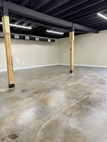 More Photos Of 419 4th St NW, Attalla General Retail For Sale