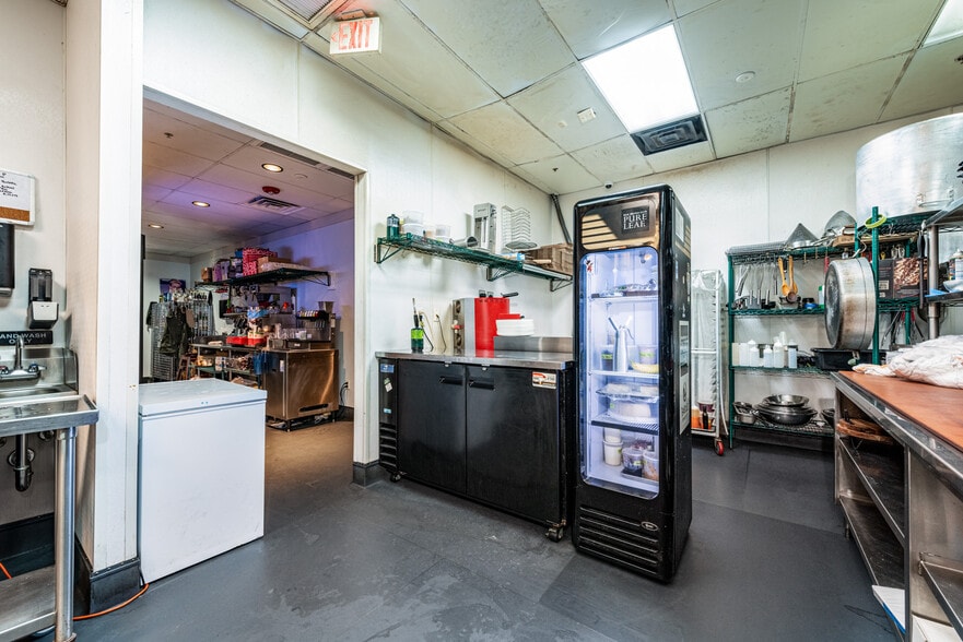 More Photos Of 4757 The Grove Dr, Windermere Storefront Retail Office For Sale