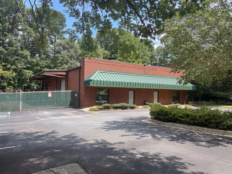 More Photos Of 3640 Hewatt Ct, Snellville Light Distribution For Sale