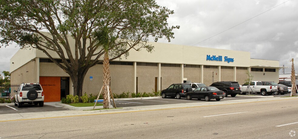 More Photos Of 551 S Dixie Hwy E, Pompano Beach Warehouse For Lease