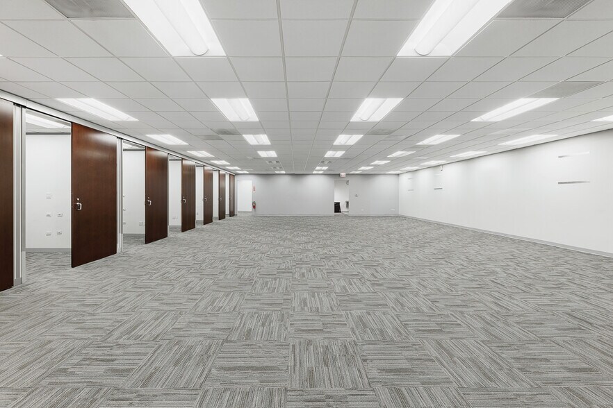 More Photos Of 5362-5364 W Devon Ave, Chicago Office For Sale