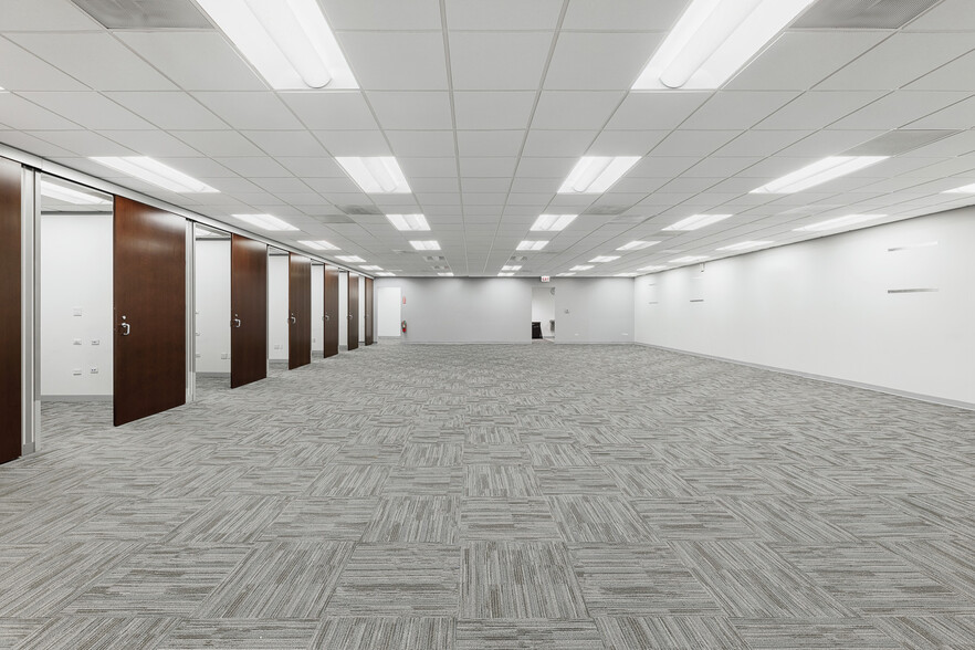 More Photos Of 5364 W Devon Ave, Chicago Medical For Sale