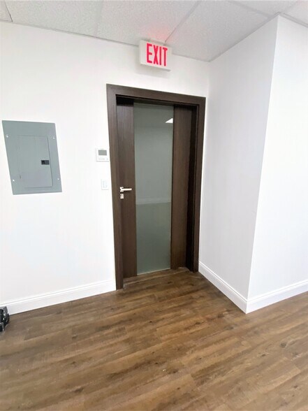 More Photos Of 1909 Great Neck Rd, Copiague Freestanding For Lease