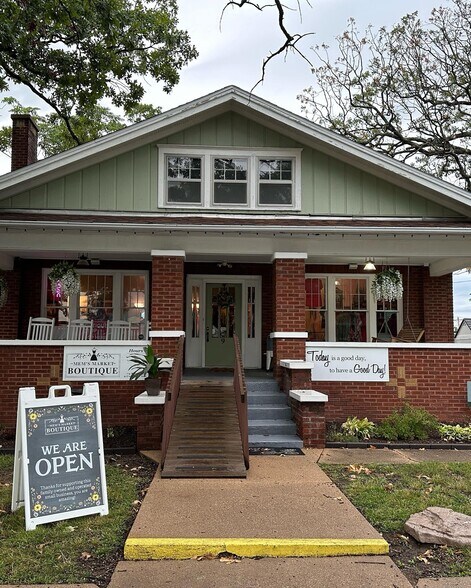 More Photos Of 9 Caulfield Ave, Camdenton Storefront Retail Office For Sale