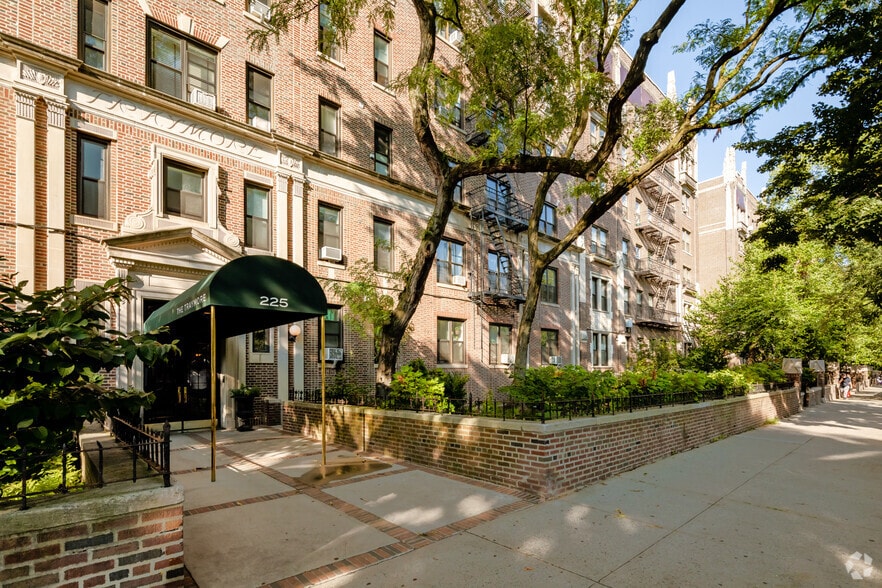 More Photos Of 225 Eastern Pky, Brooklyn Apartments For Lease