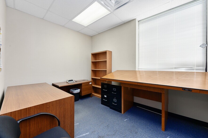 More Photos Of 165 Tecon Cv, Buda Warehouse For Lease