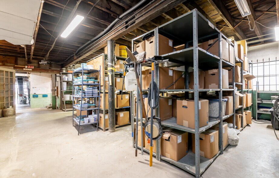 More Photos Of 927 E Madison St, Louisville Warehouse For Sale