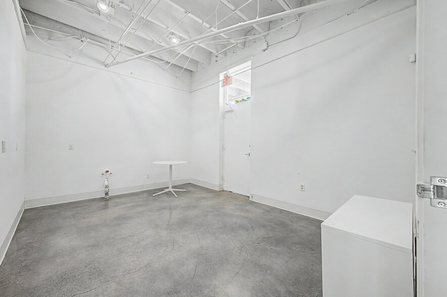 More Photos Of 4750 N Central Ave, Phoenix General Retail For Lease