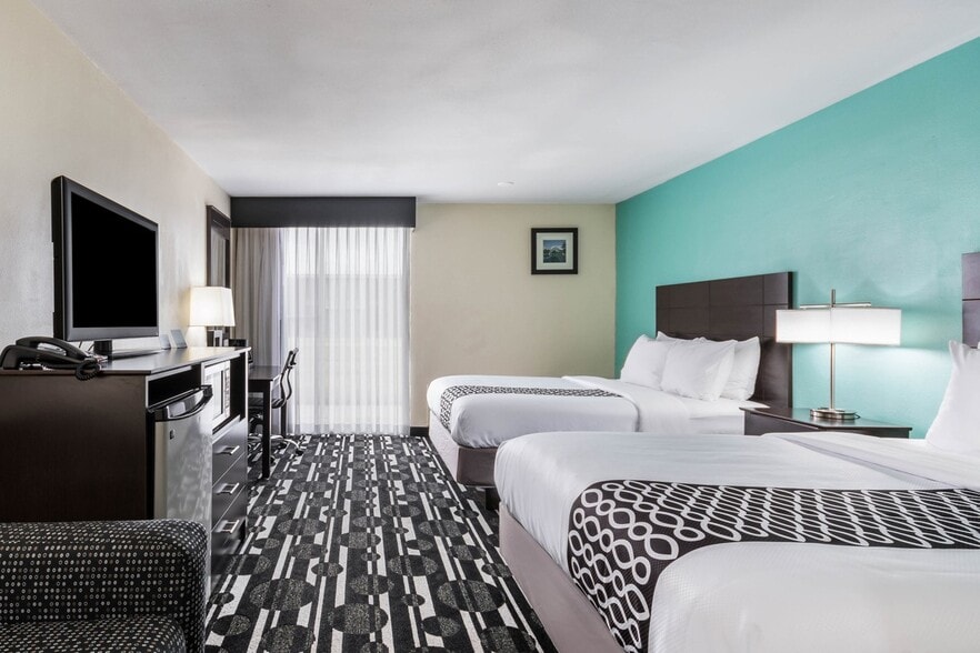 More Photos Of 2001 E Reno Ave, Oklahoma City Hotel For Sale