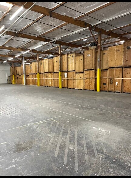 More Photos Of 3950 W Harmon Ave, Las Vegas Warehouse For Lease
