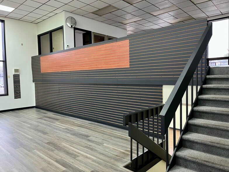 More Photos Of 1212 Towanda Ave, Bloomington Storefront Retail Office For Lease