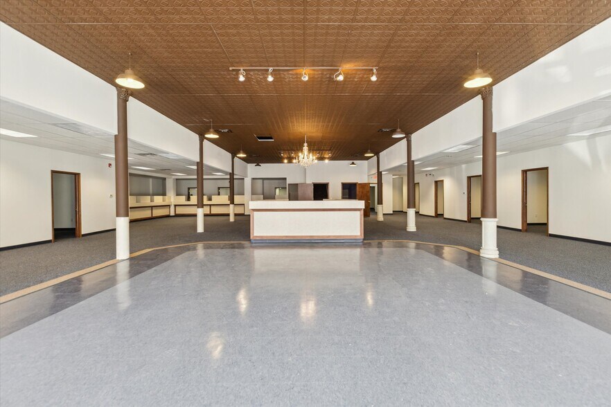More Photos Of 711 Washington Ave, Bay City Medical For Lease