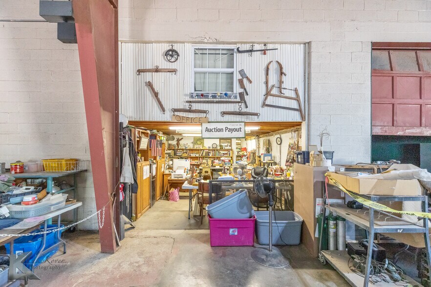More Photos Of 1901 Cottonwood St, Abilene Industrial For Sale