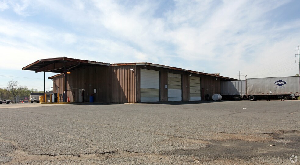 More Photos Of 2400 Beaver Rd, Landover Truck Terminal For Lease