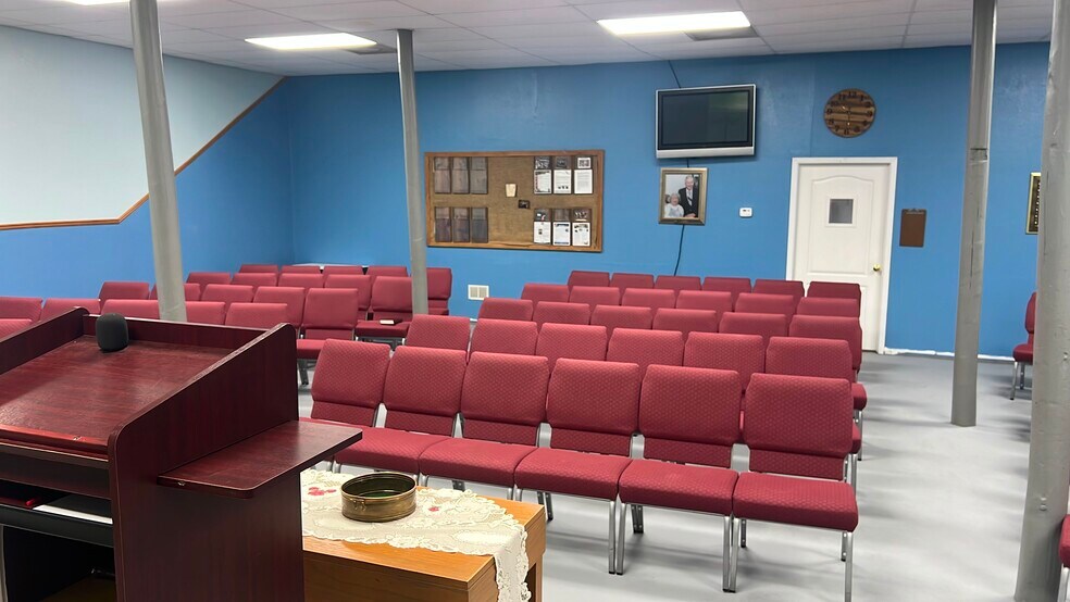 More Photos Of 16170 Somerset Rd, Von Ormy Flex For Sale